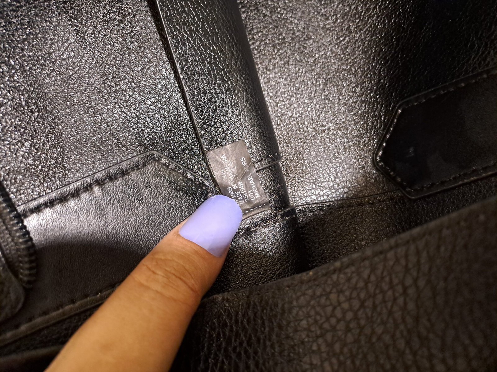 Michael Kors Kimberly Large Bonded Leather Tote.
condition 10/10 comes with dust bag - Image 9