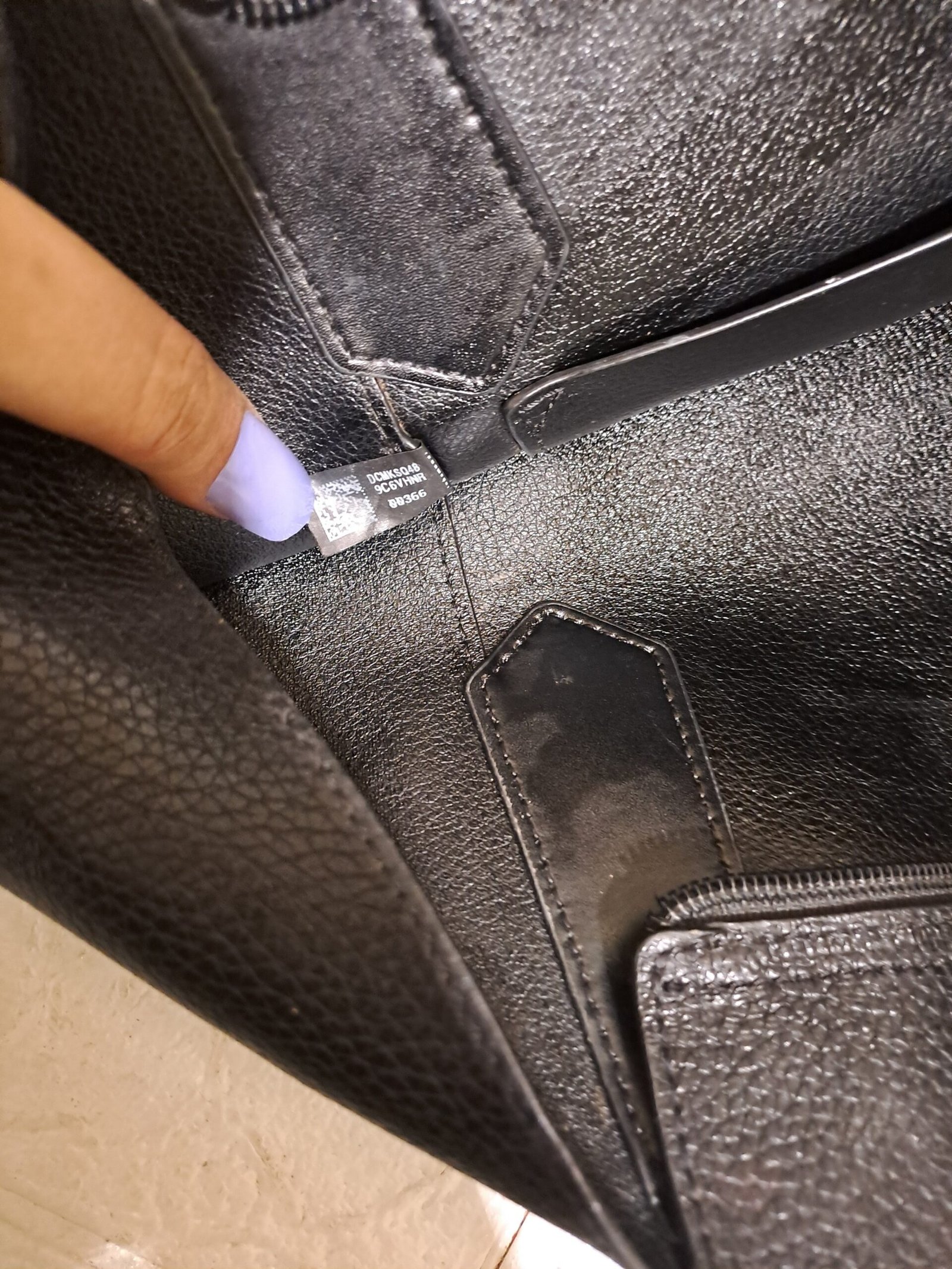 Michael Kors Kimberly Large Bonded Leather Tote.
condition 10/10 comes with dust bag - Image 10