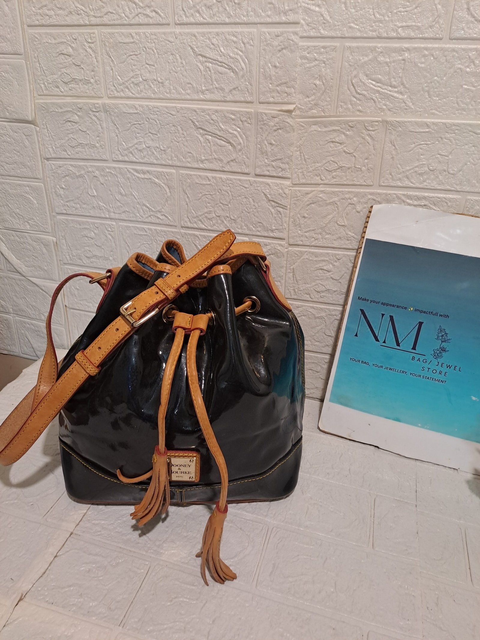 Douney Bourke Black Bucket bag Petent Leather/Crossbody - Image 8