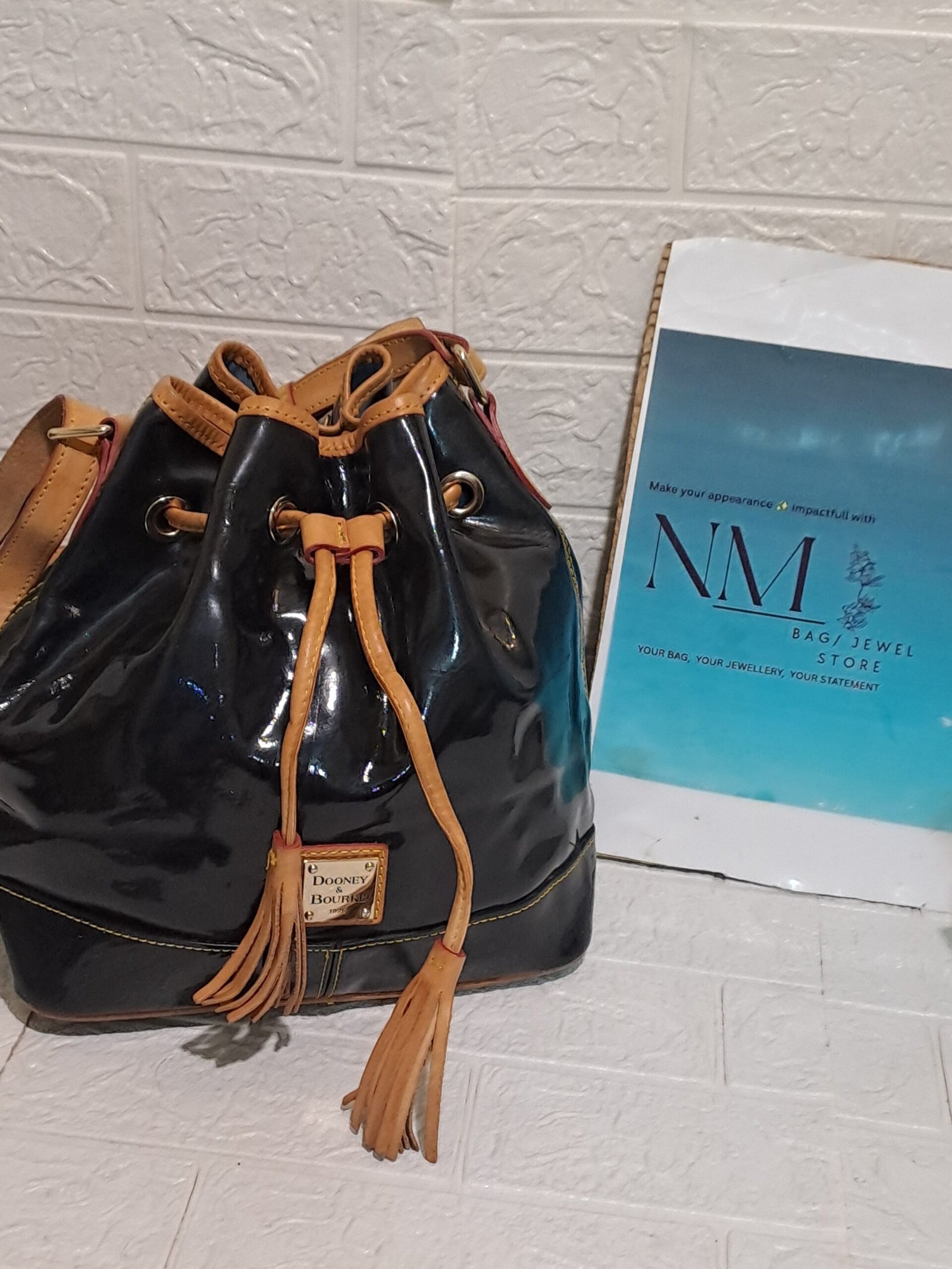 Douney Bourke Black Bucket bag Petent Leather/Crossbody - Image 4