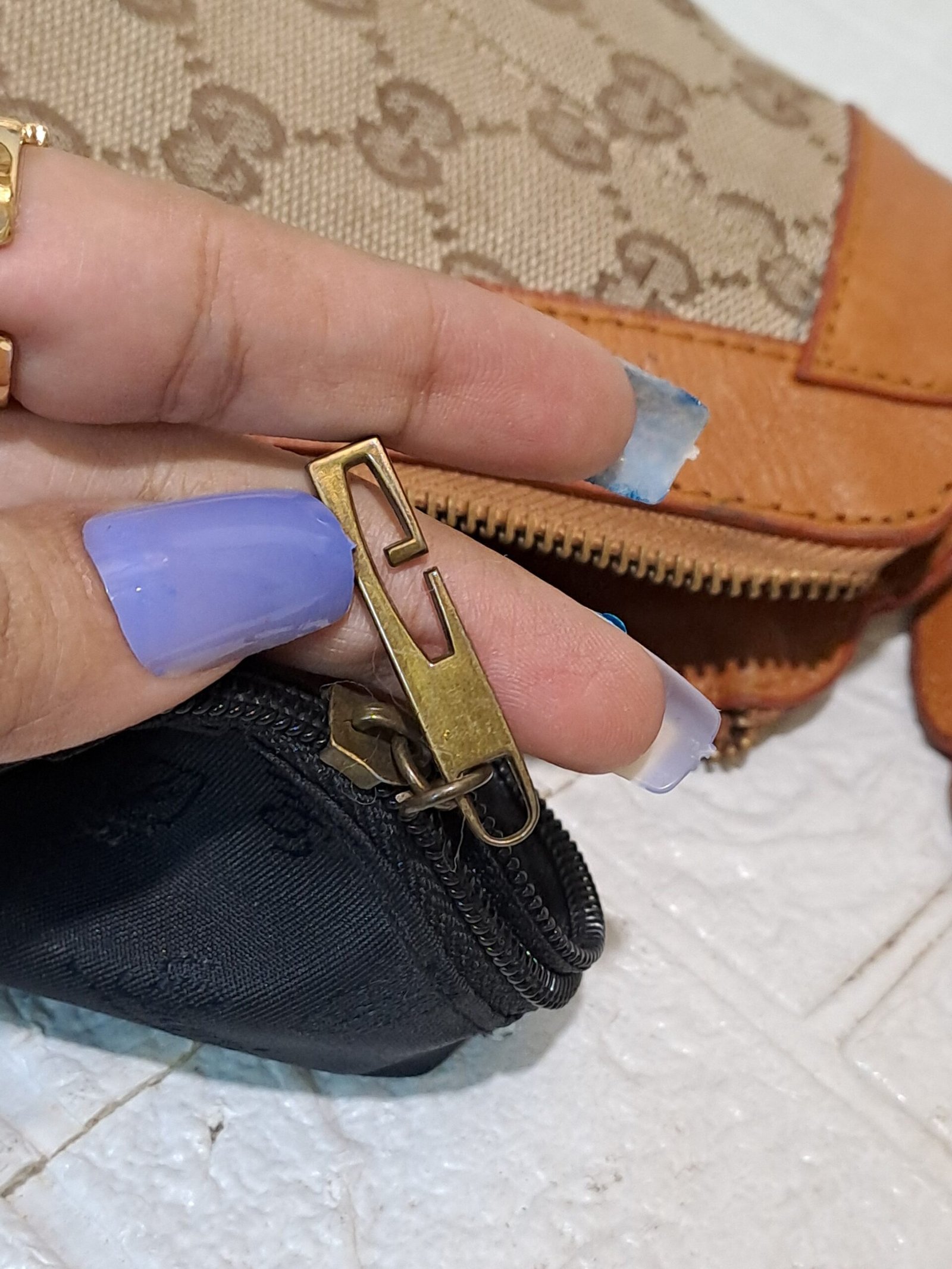 vintage Gucci Canvas Hobo Bag - Image 9