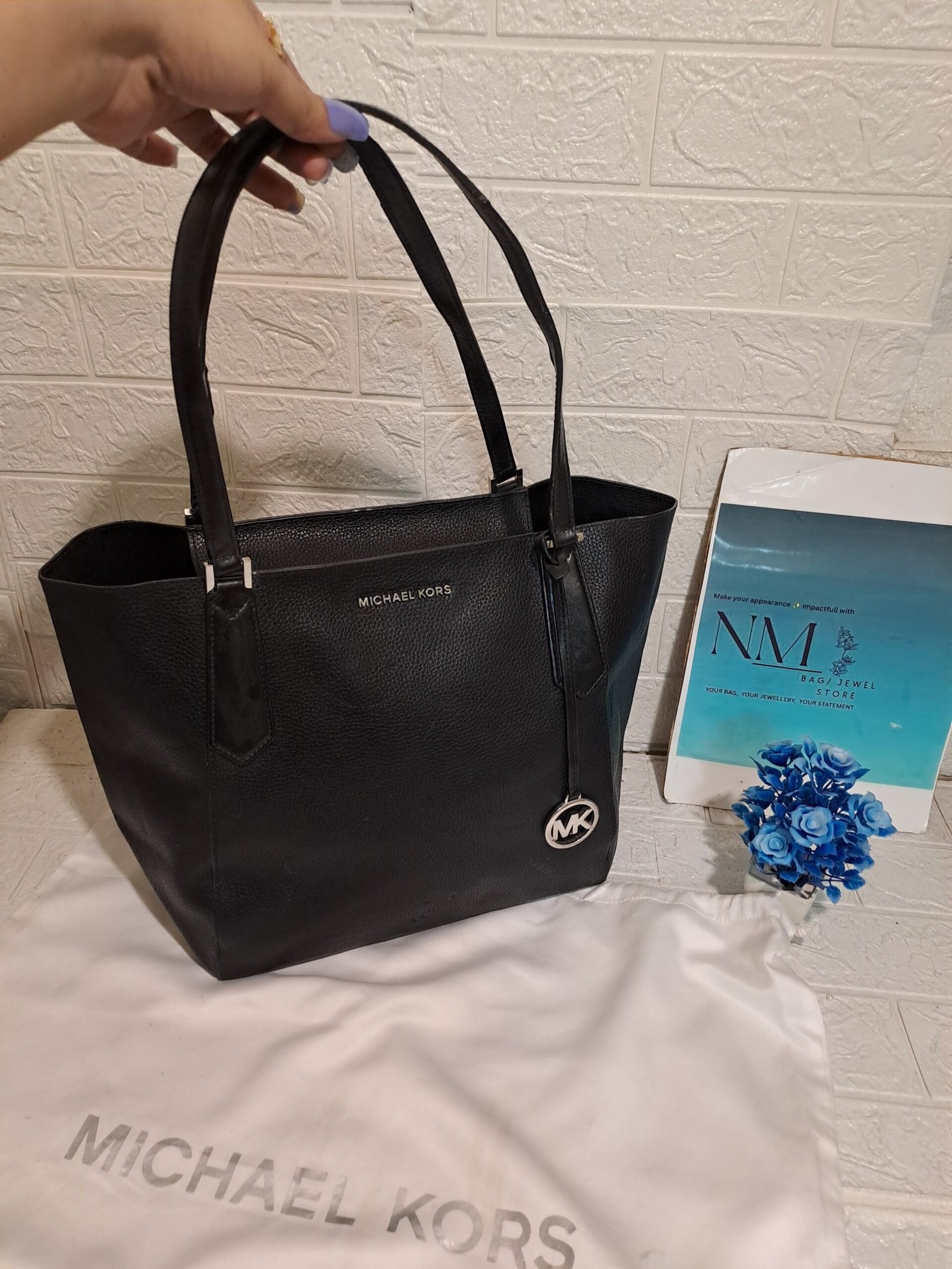 Michael Kors Kimberly Large Bonded Leather Tote.
condition 10/10 comes with dust bag - Image 2