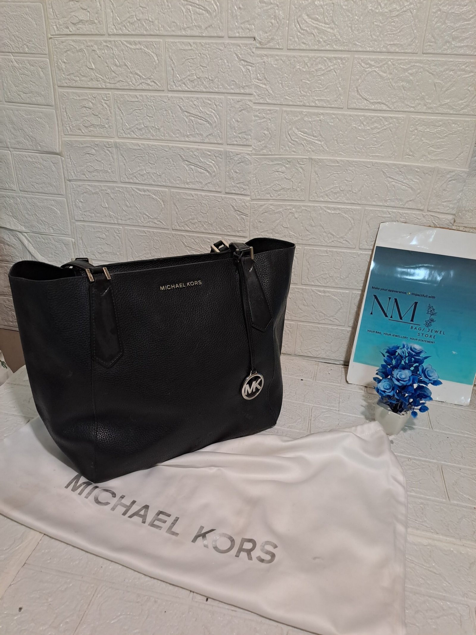 Michael Kors Kimberly Large Bonded Leather Tote.
condition 10/10 comes with dust bag - Image 7