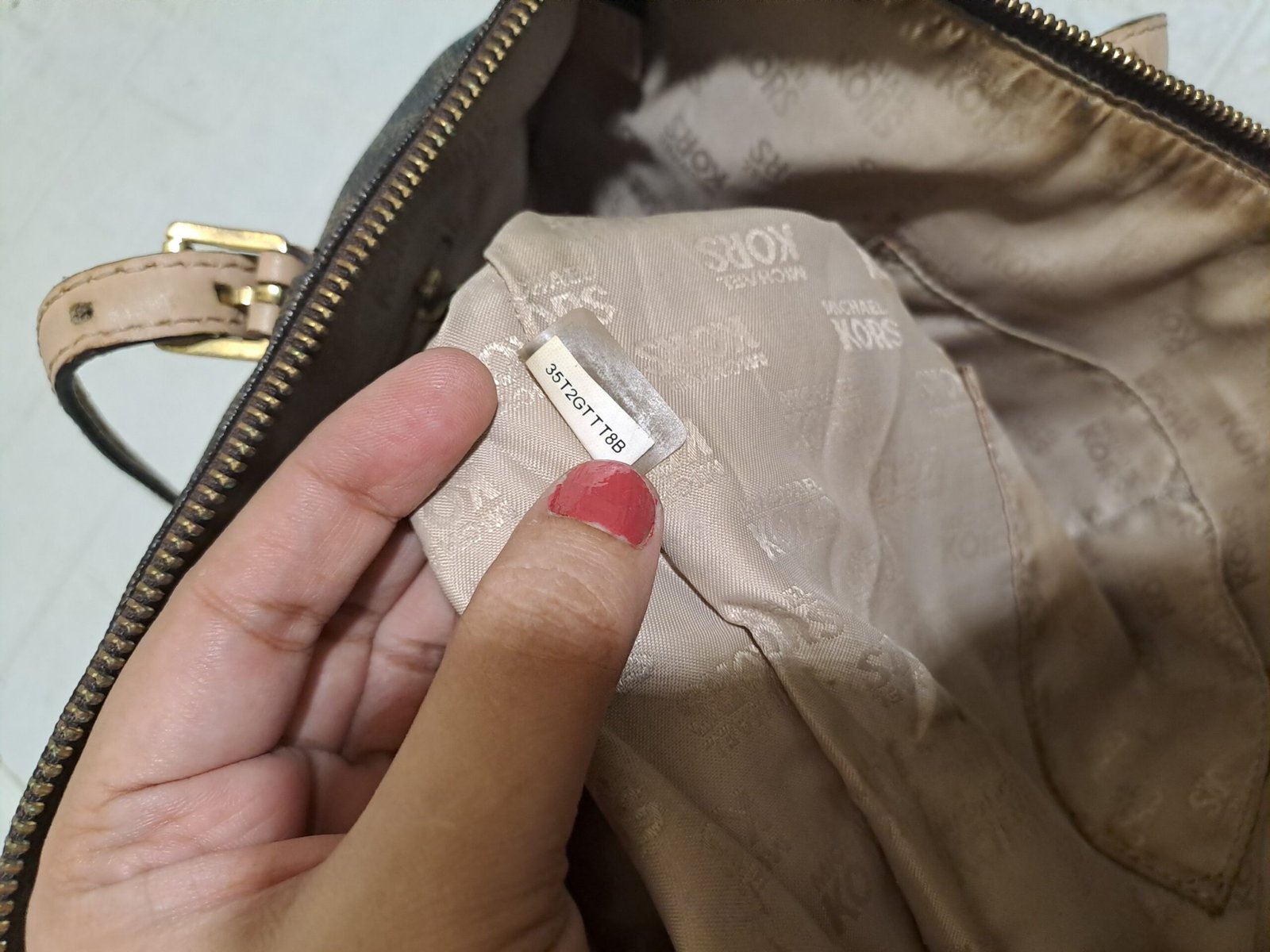 Micheal kors jet set top zip tote - Image 4