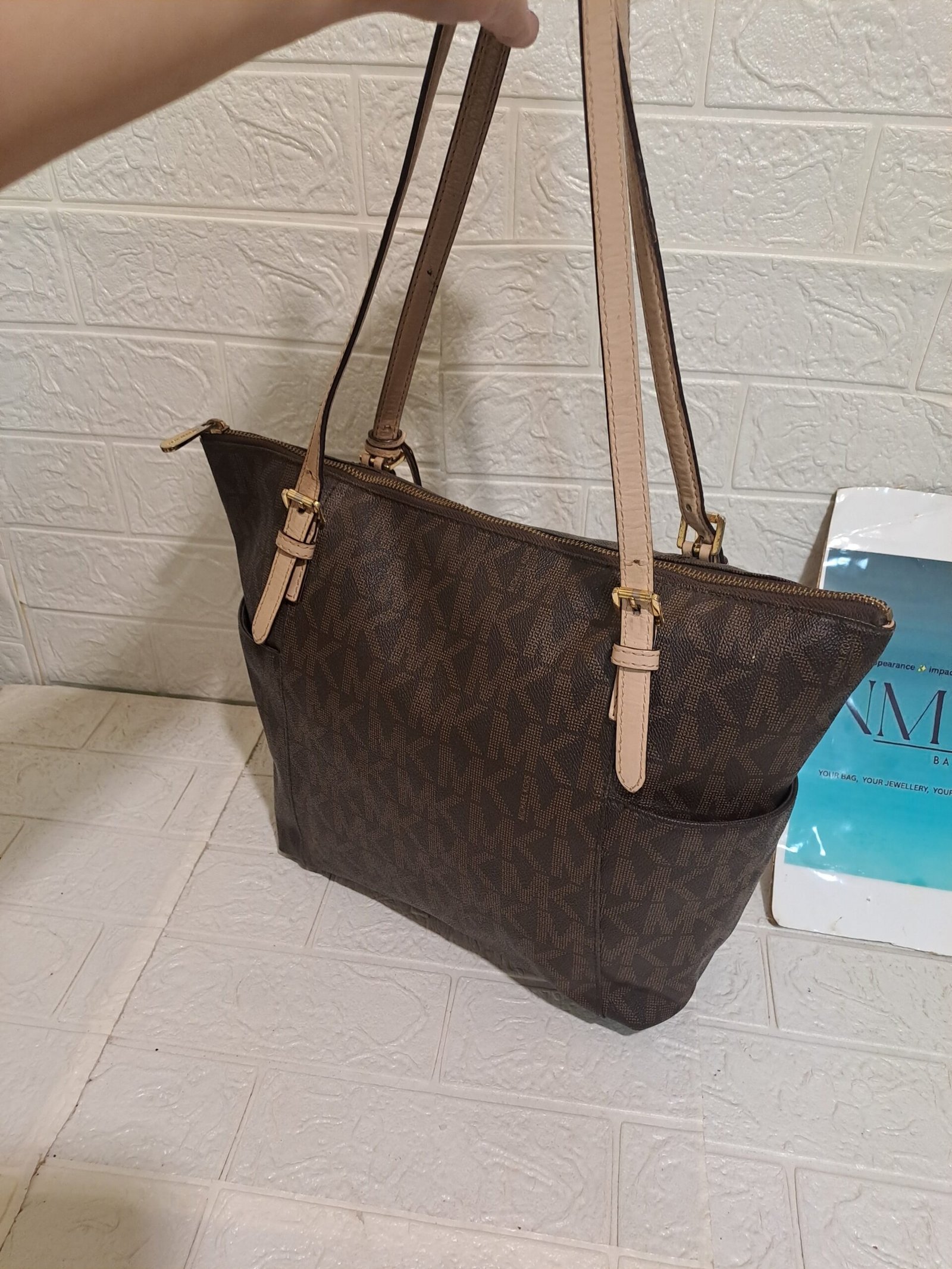 Micheal kors jet set top zip tote - Image 8
