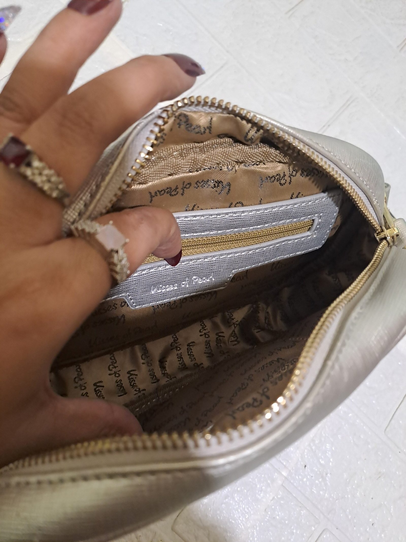Kises of Pearl Metallic crossbody - Image 4