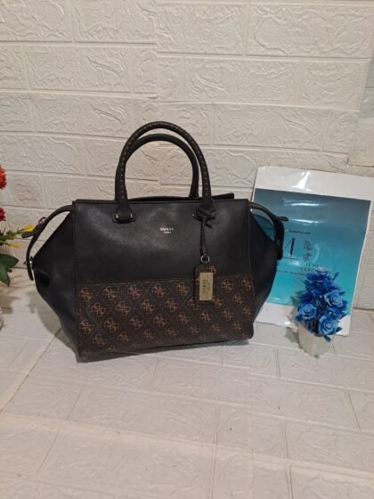 signature Guess Bag