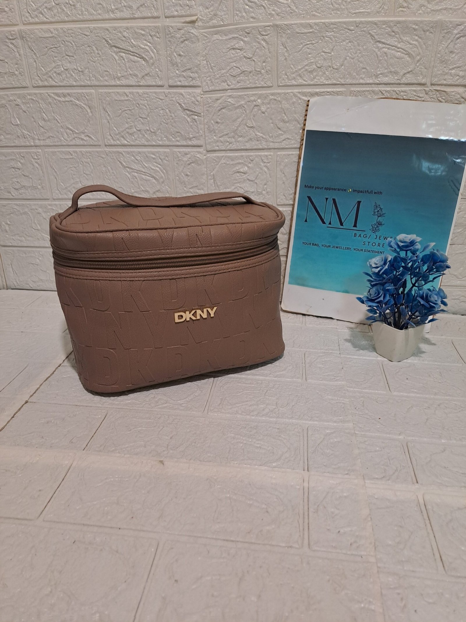 DKNY signature Embossed Vanity - Image 4