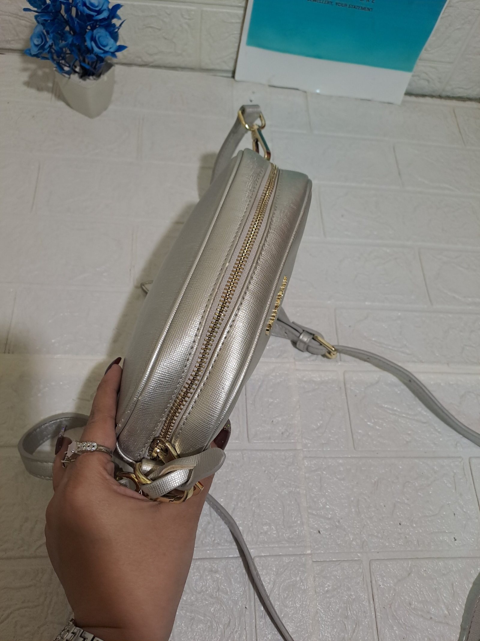 Kises of Pearl Metallic crossbody - Image 5