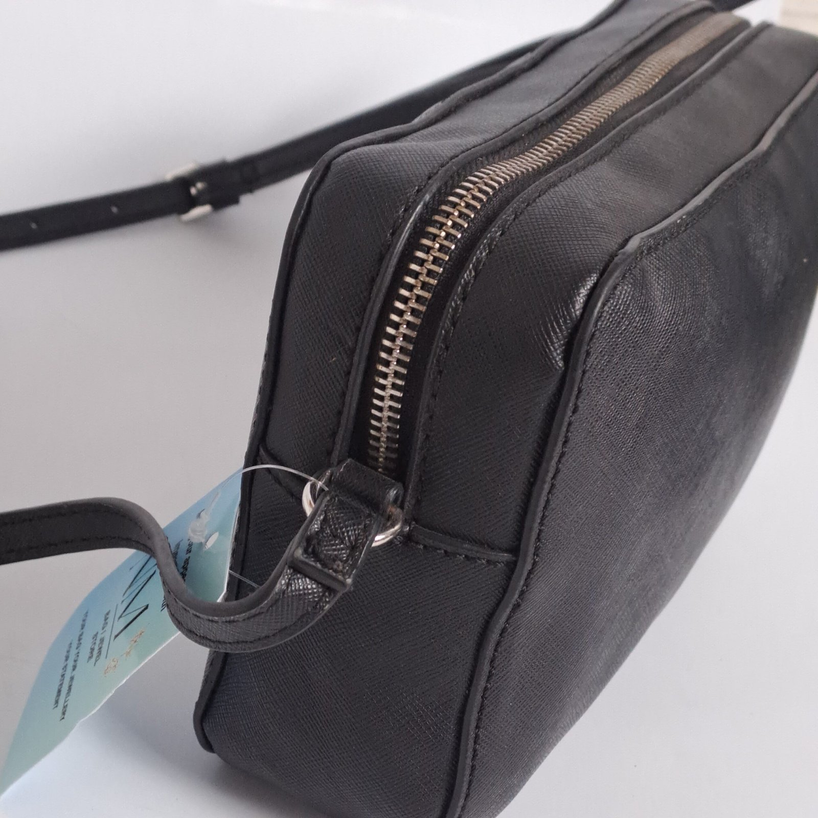 Guess Black Camera Crossbody - Image 8