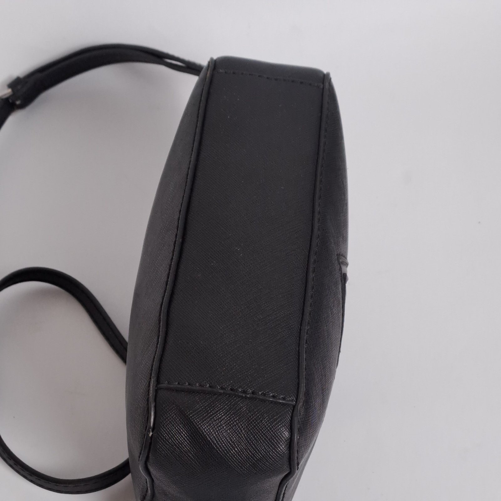 Guess Black Camera Crossbody - Image 3