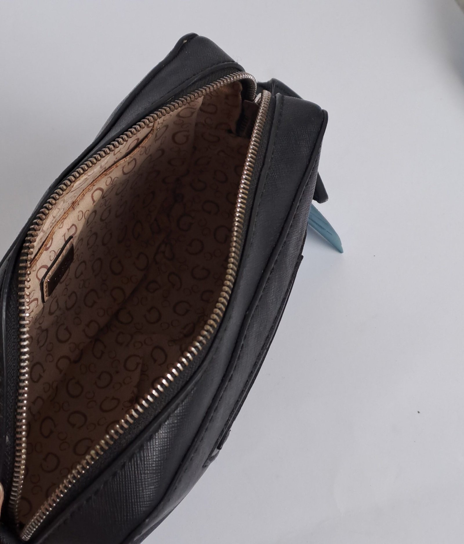 Guess Black Camera Crossbody - Image 5