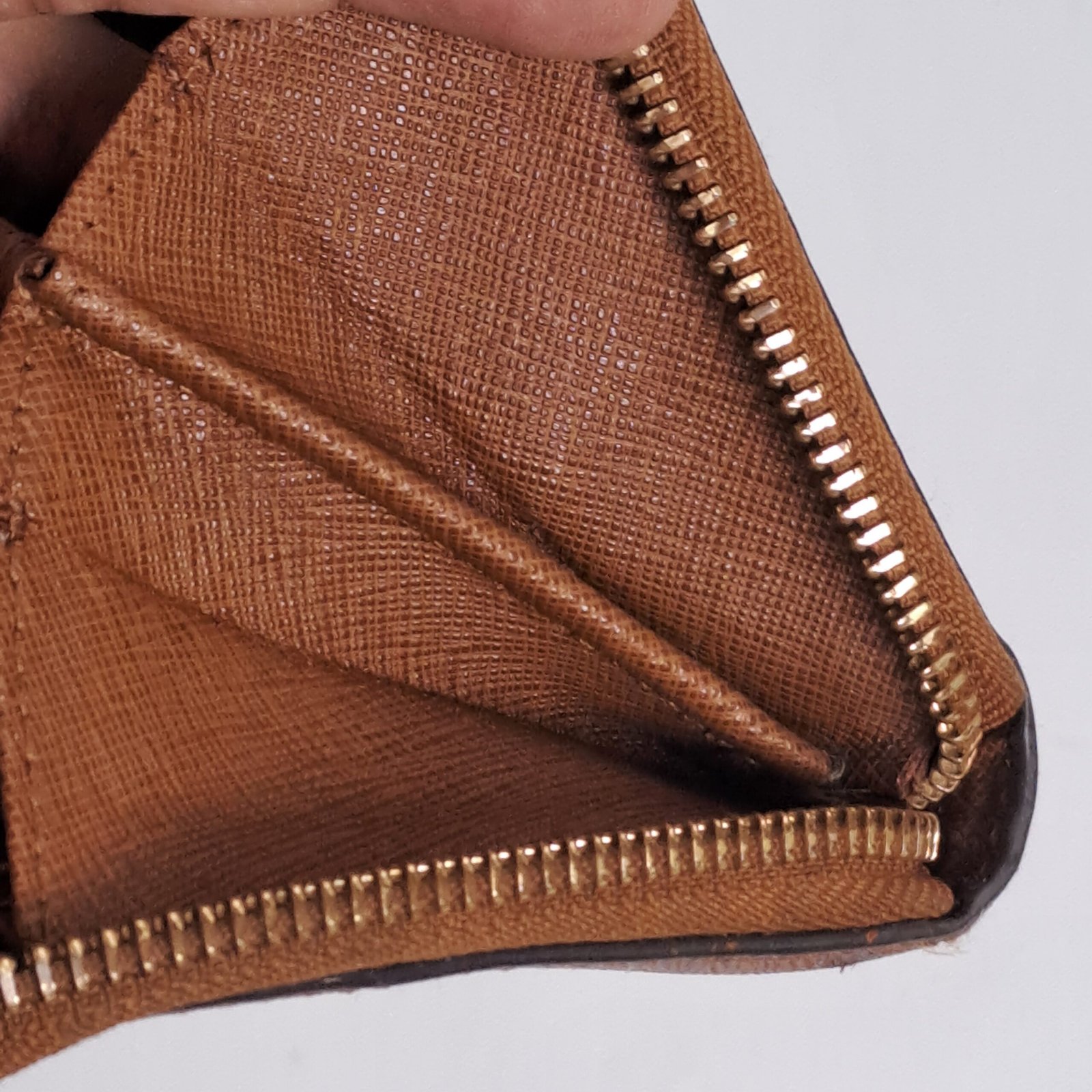 Michael Kors Jet set travel continental wallet in tan/ brown colour - Image 13