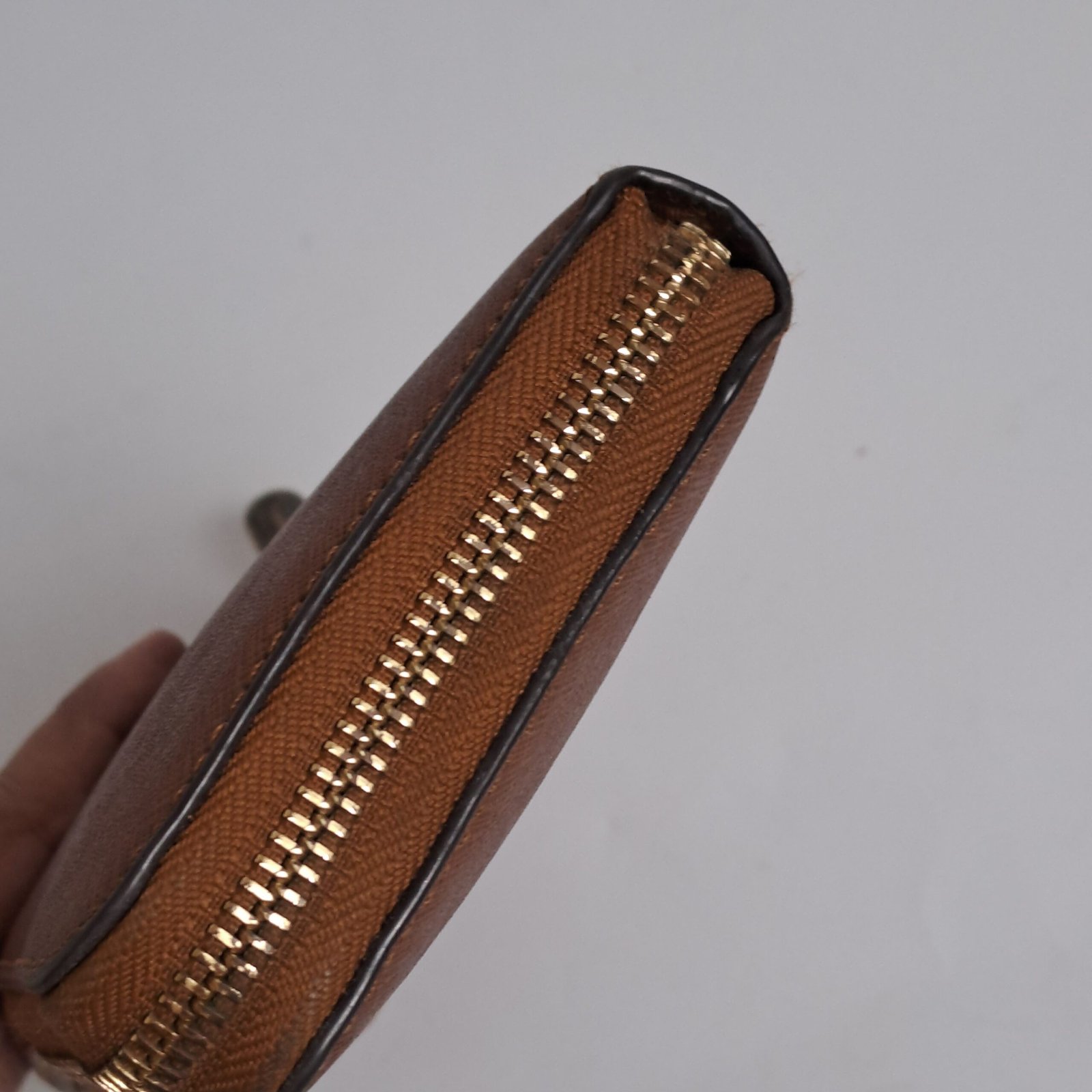Michael Kors Jet set travel continental wallet in tan/ brown colour - Image 7