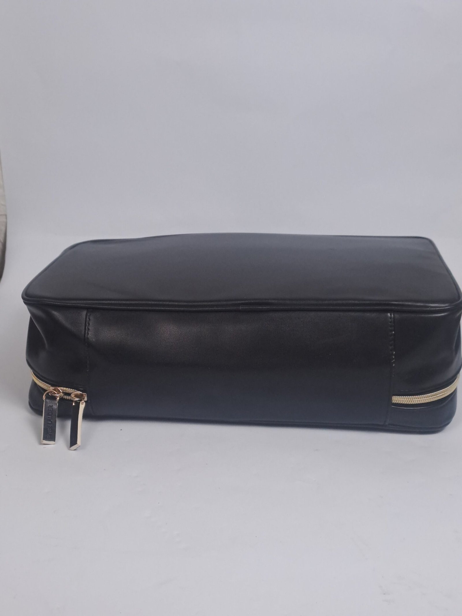 Estee lauder Black & White Travel Vanity Case - Image 4