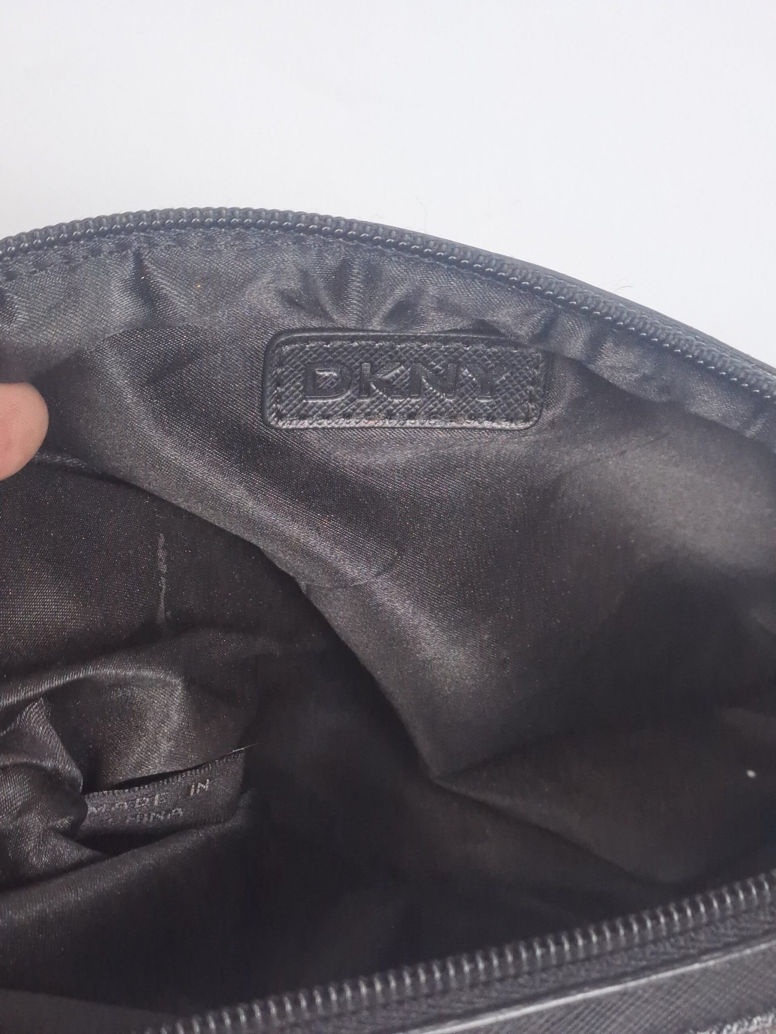 Dkny Signature Cosmetic Pouch/ Vanity Case - Image 5