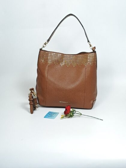 Preloved Authentic Michael Kors Hayes Large Bucket Shoulder Bag in the shade Luggage Brown.